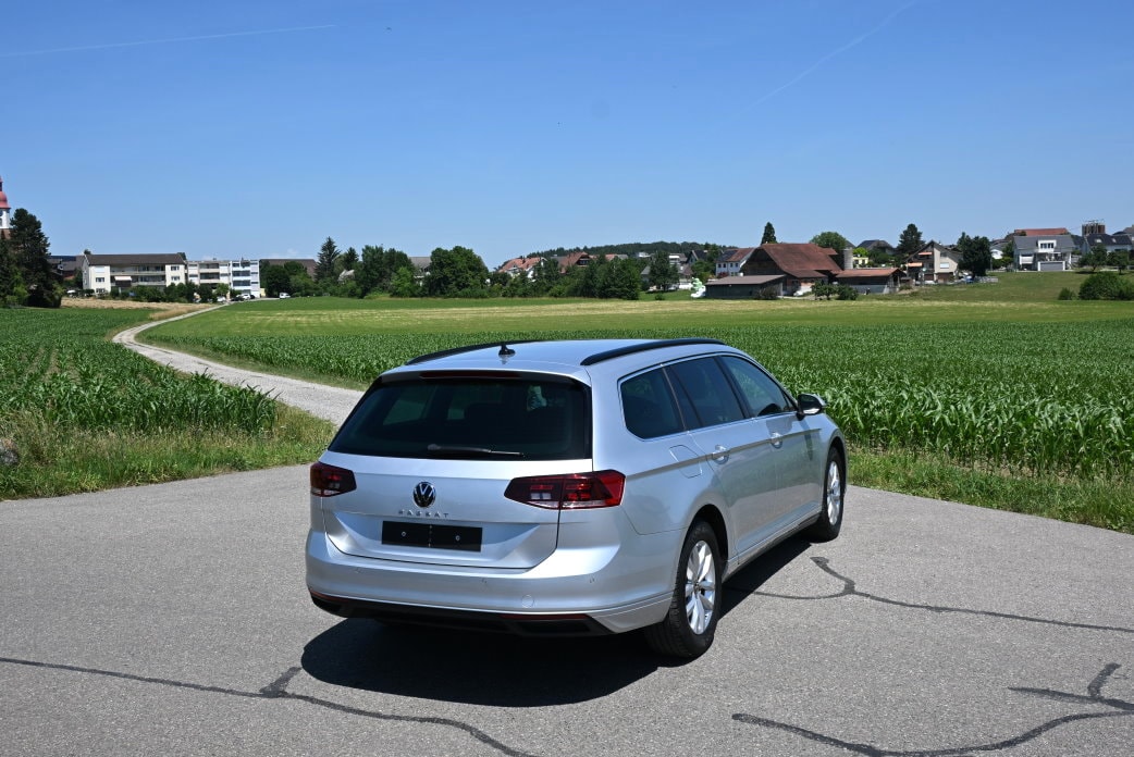 VW Passat Variant 2.0 TDI Business DSG-image-2