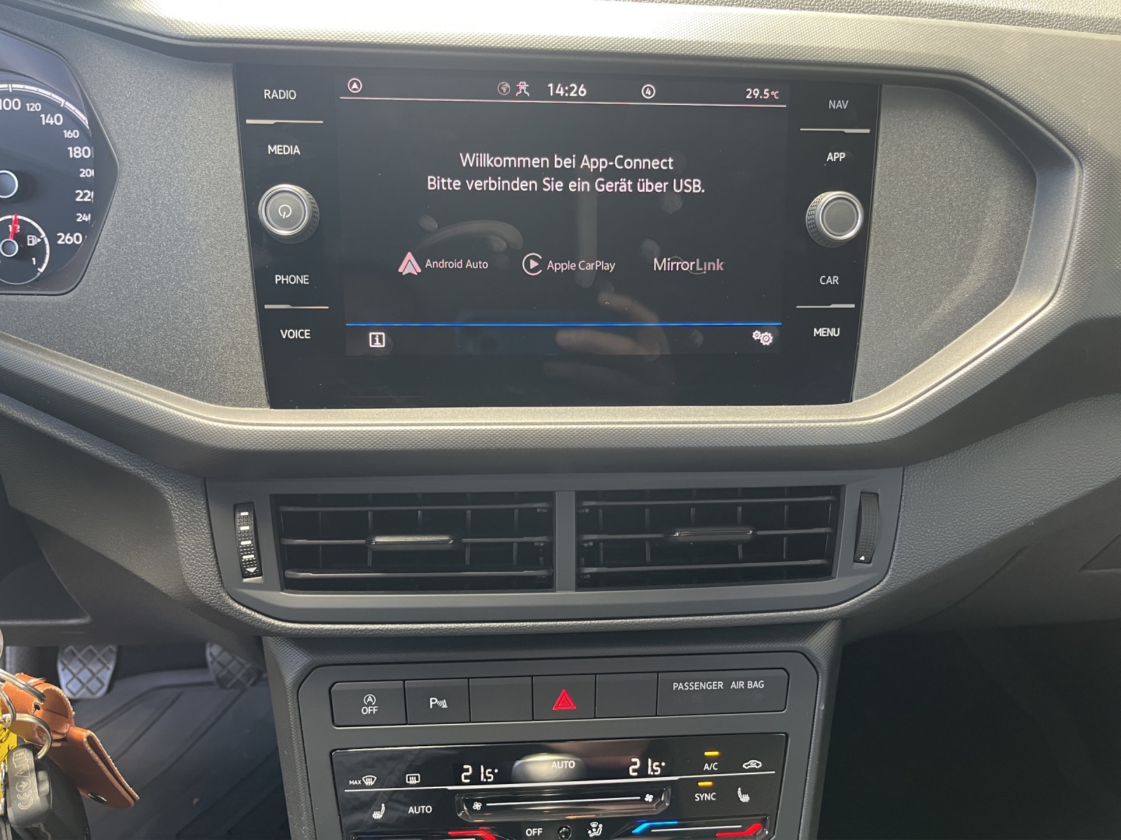 VW T-Cross 1.0 TSI Life-image-9