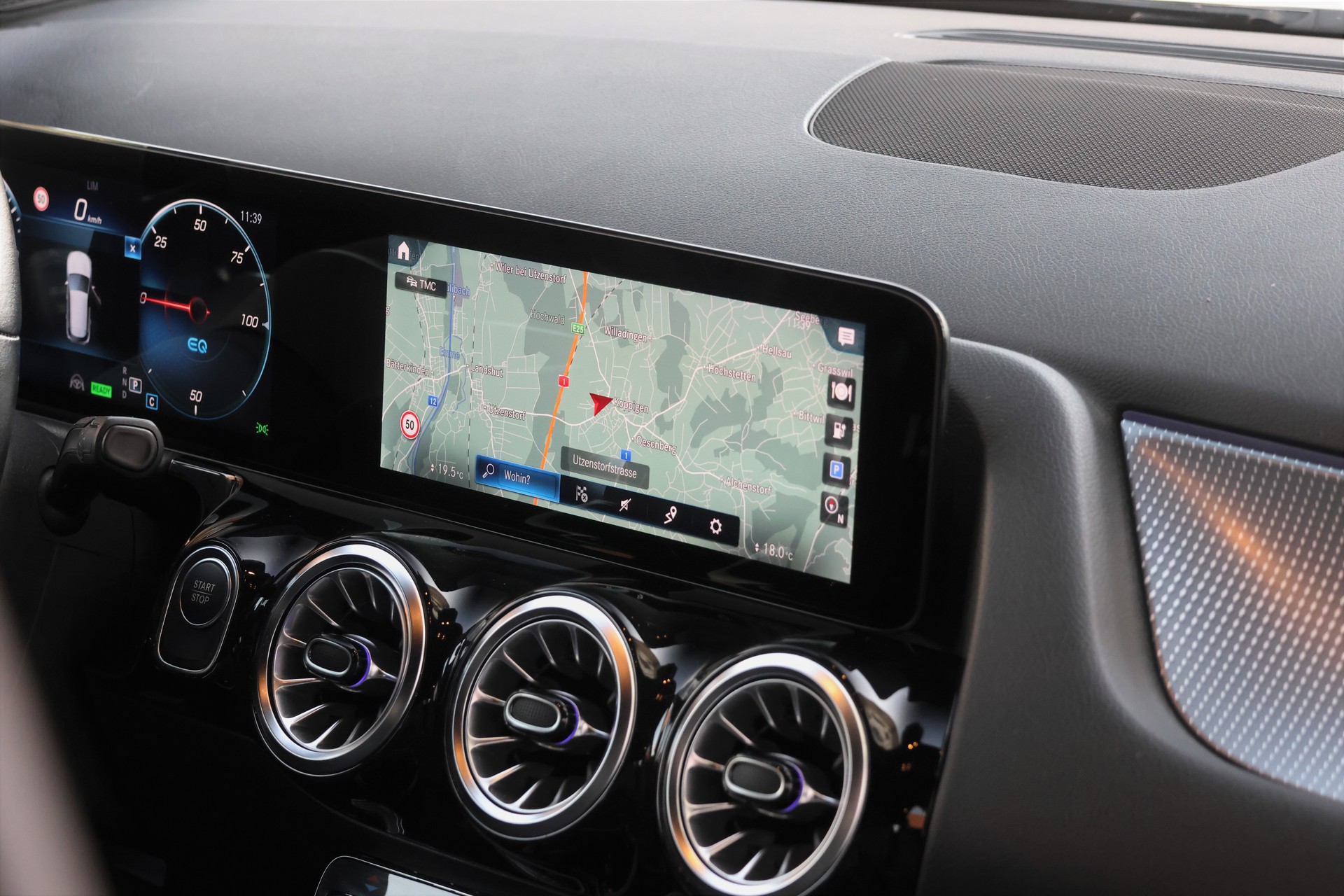 MERCEDES-BENZ EQA 300 4Matic (CH)-image-21