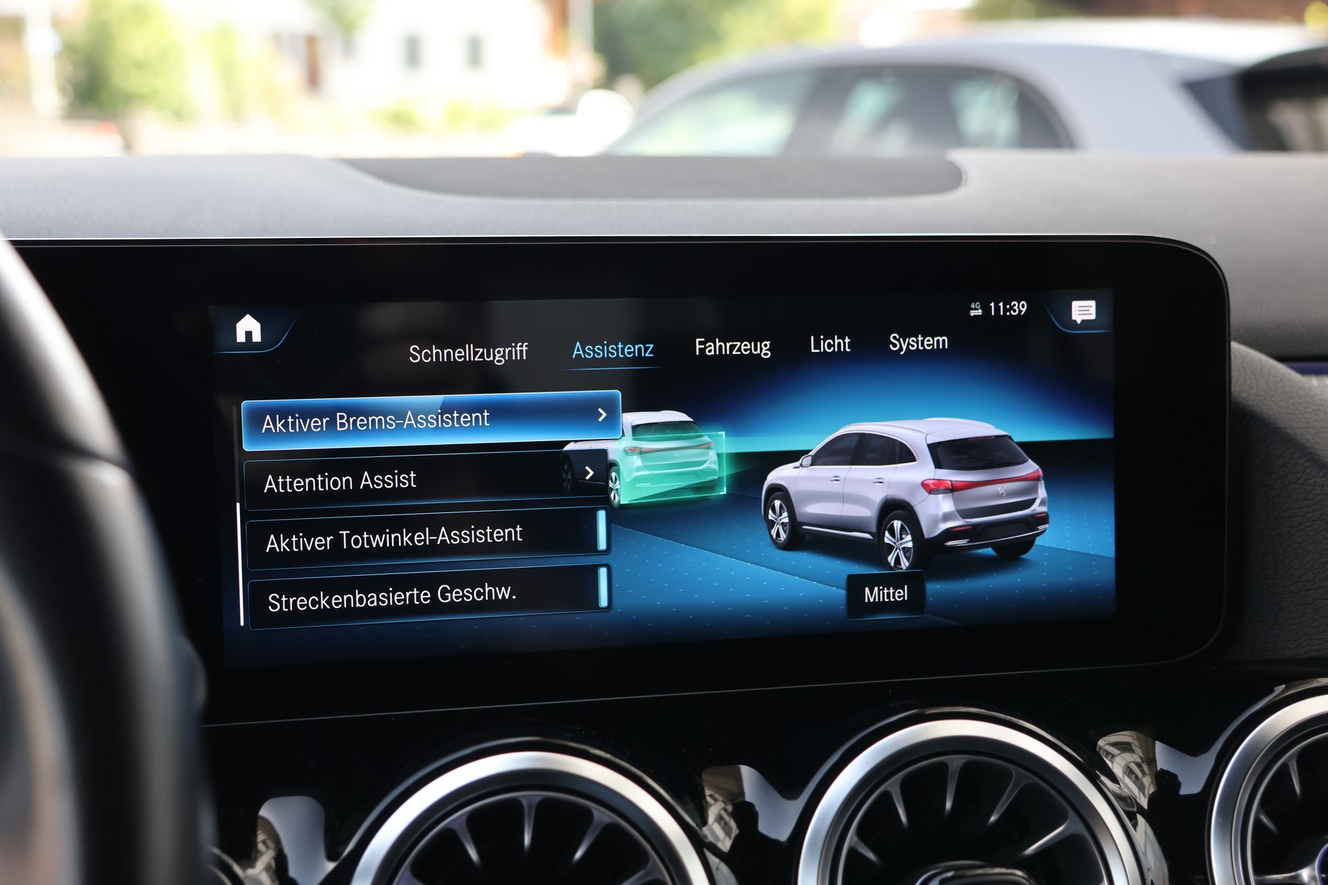 MERCEDES-BENZ EQA 300 4Matic (CH)-image-25