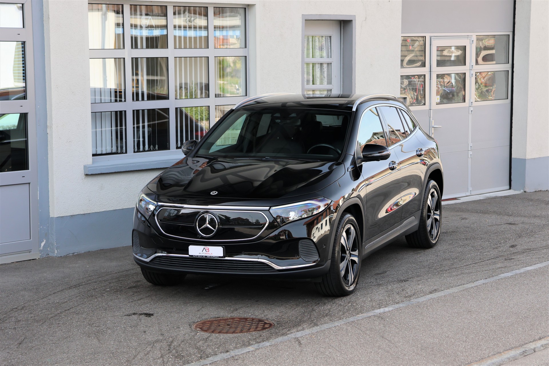 MERCEDES-BENZ EQA 300 4Matic (CH)