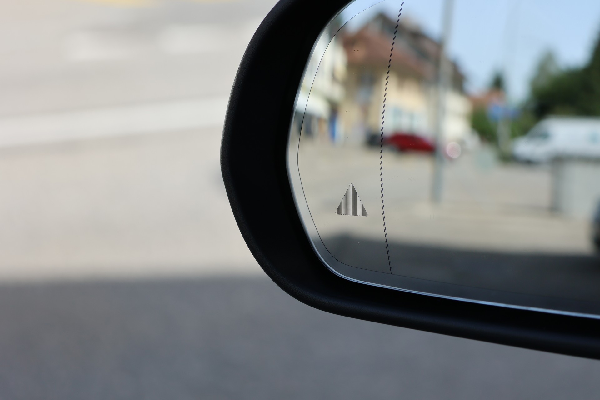 MERCEDES-BENZ EQA 300 4Matic (CH)-image-27