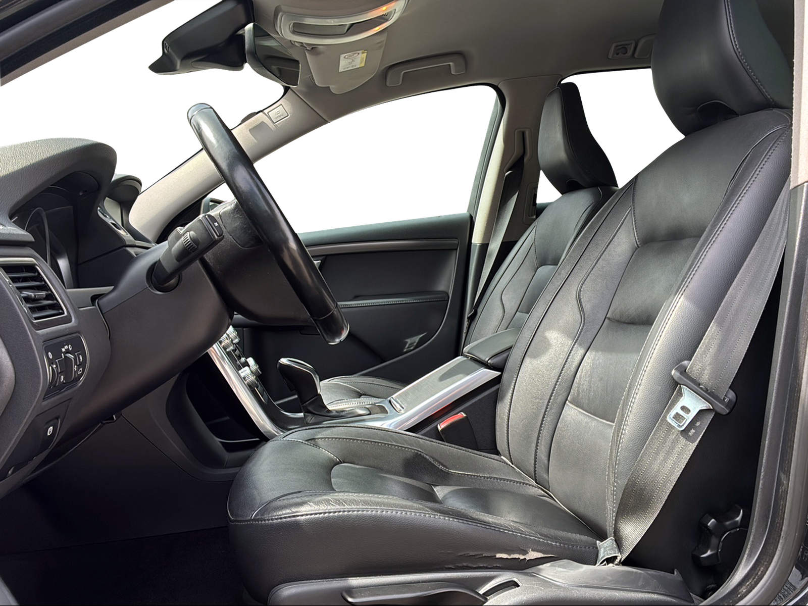 VOLVO V70 2.4 D5 Momentum AWD-image-9