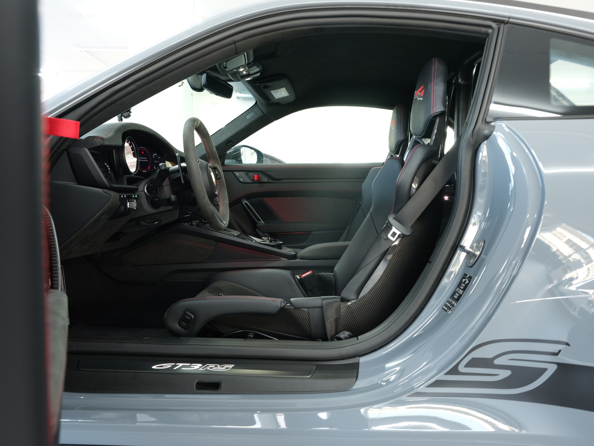 PORSCHE 911 GT3 RS *Weissach* *Porsche Aproved* *Sport Chrono*-image-22
