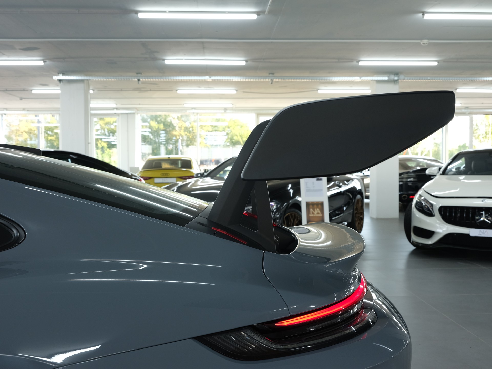 PORSCHE 911 GT3 RS *Weissach* *Porsche Aproved* *Sport Chrono*-image-17