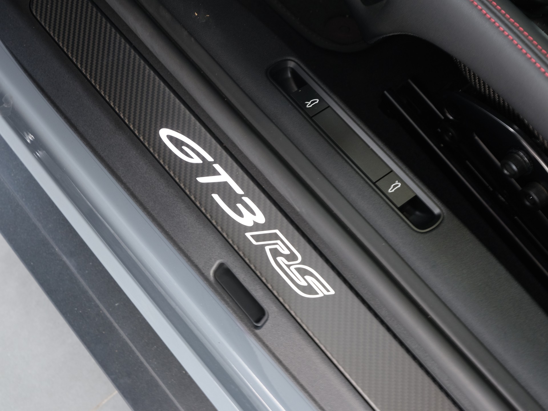 PORSCHE 911 GT3 RS *Weissach* *Porsche Aproved* *Sport Chrono*-image-19