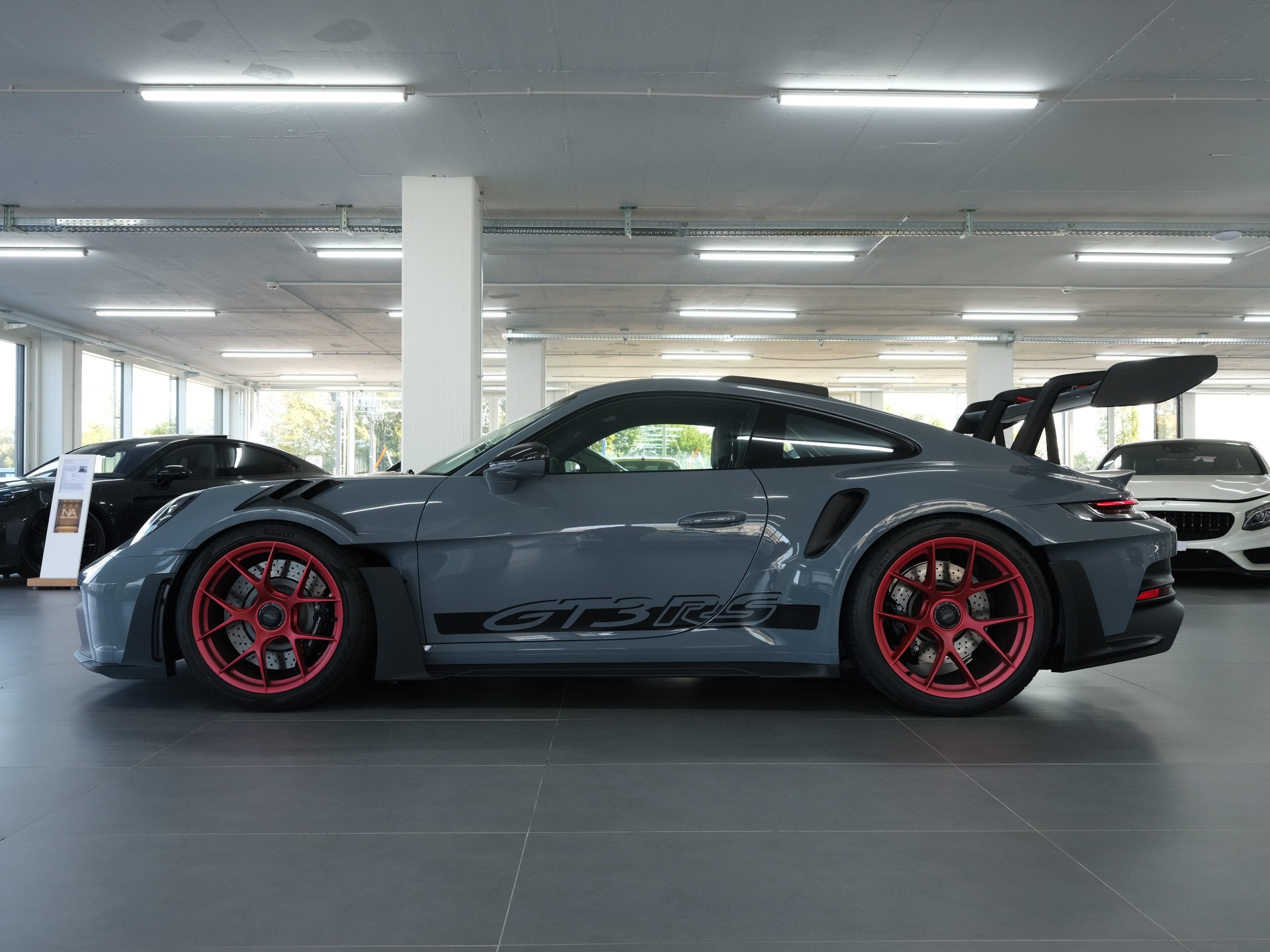 PORSCHE 911 GT3 RS *Weissach* *Porsche Aproved* *Sport Chrono*-image-5