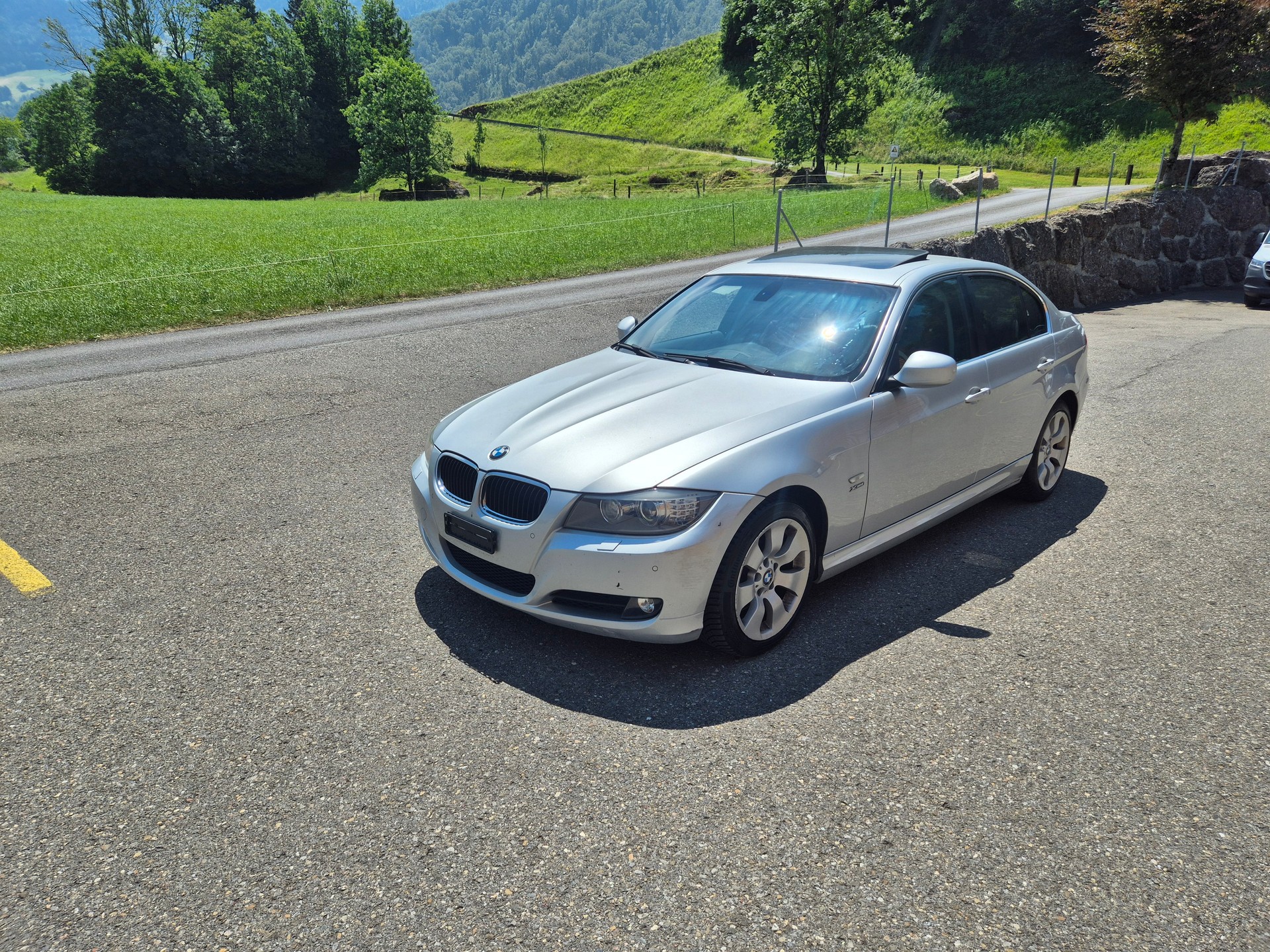 BMW 330i x-Drive Steptronic-image-0