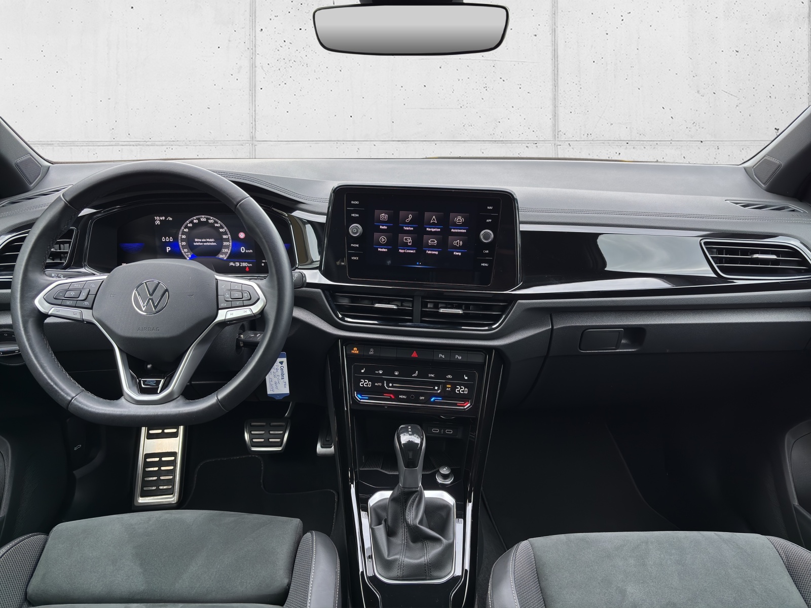 VW T-Roc 1.5 TSI EVO R-Line DSG mit AHK, Design-Paket "Black Style" & Winterräder-image-11