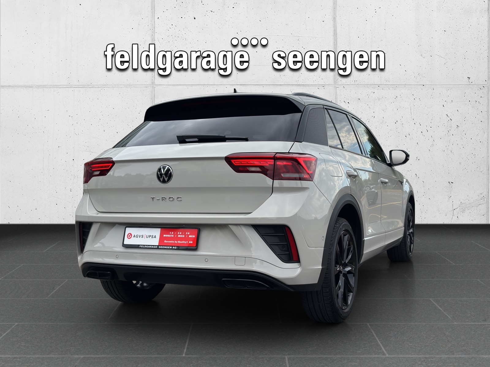 VW T-Roc 1.5 TSI EVO R-Line DSG mit AHK, Design-Paket "Black Style" & Winterräder-image-4