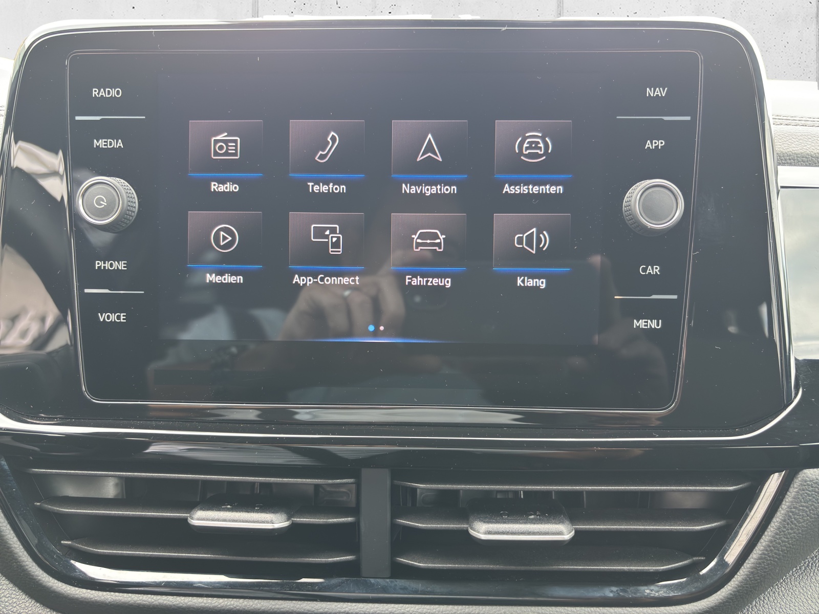 VW T-Roc 1.5 TSI EVO R-Line DSG mit AHK, Design-Paket "Black Style" & Winterräder-image-15