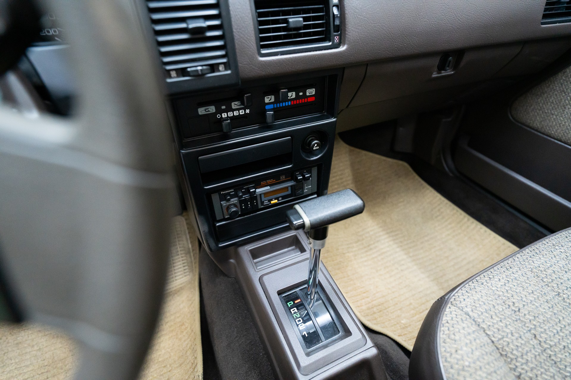 NISSAN Sunny 1.6 SLX-image-10
