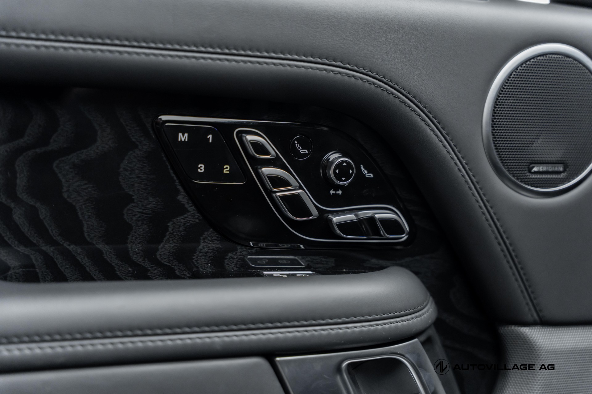 LAND ROVER Range Rover 3.0 SDV6 Autobiography Automatic-image-23