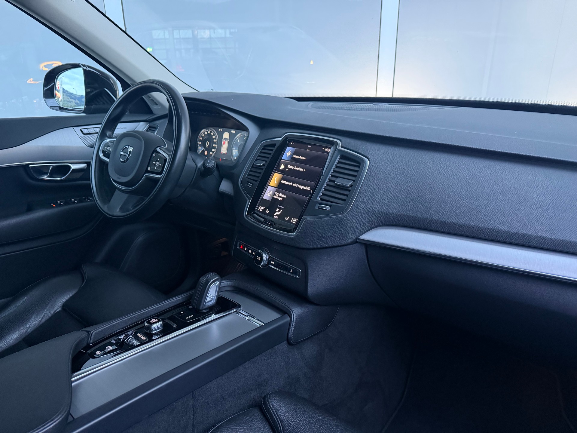VOLVO XC90 B5 Diesel Mild Hybrid AWD Momentum Geartronic-image-2