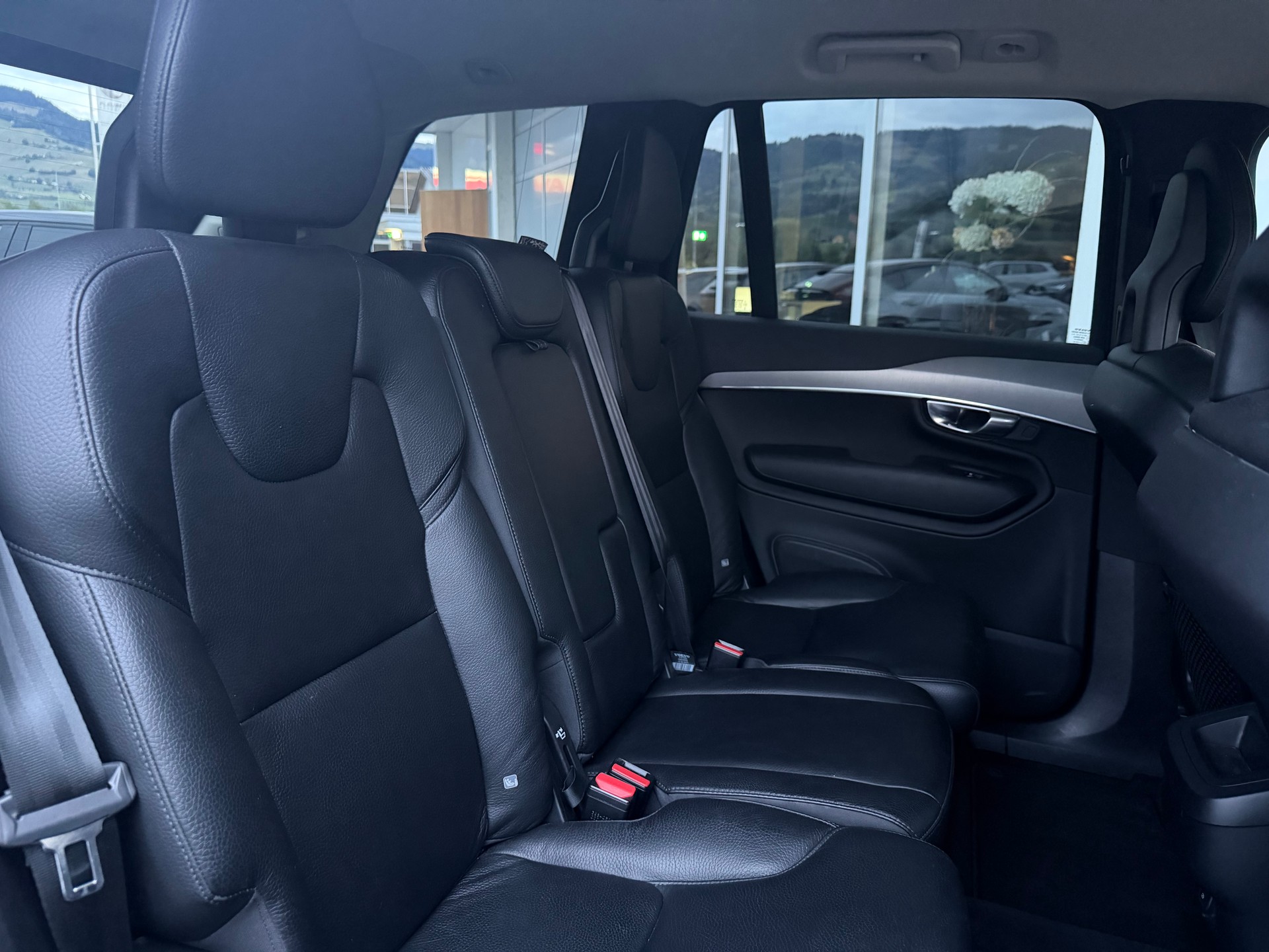 VOLVO XC90 B5 Diesel Mild Hybrid AWD Momentum Geartronic-image-4