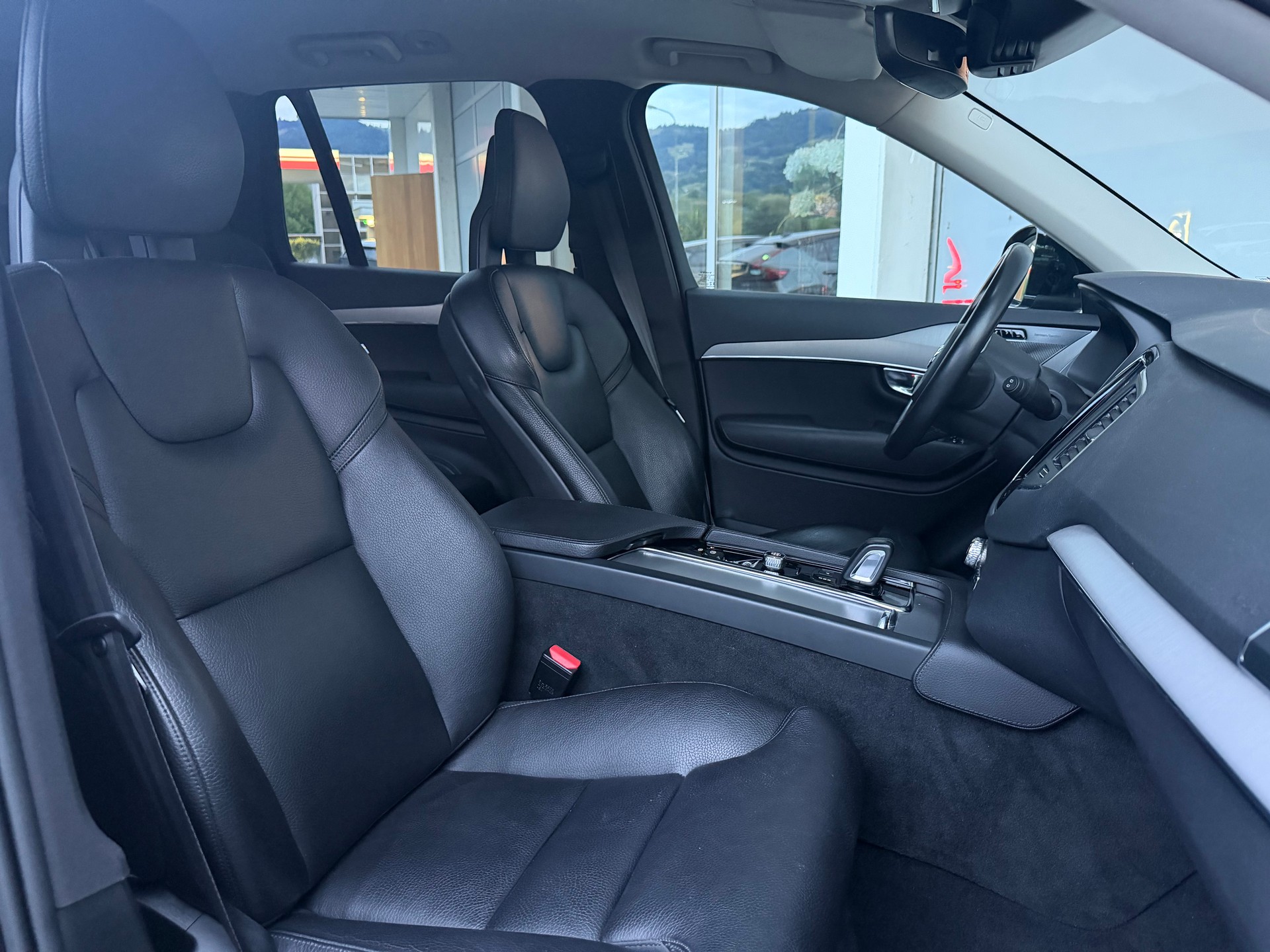 VOLVO XC90 B5 Diesel Mild Hybrid AWD Momentum Geartronic-image-3