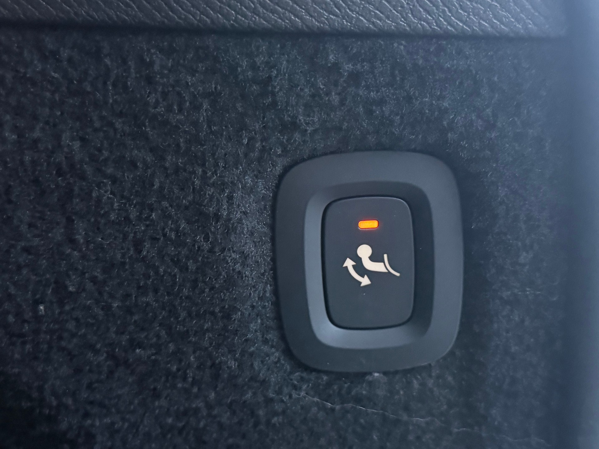 VOLVO XC90 B5 Diesel Mild Hybrid AWD Momentum Geartronic-image-19