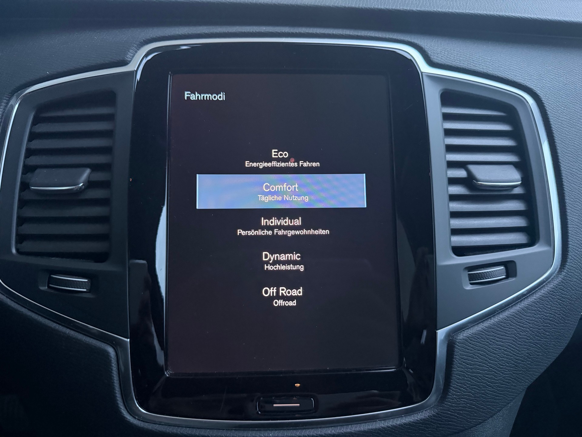 VOLVO XC90 B5 Diesel Mild Hybrid AWD Momentum Geartronic-image-16