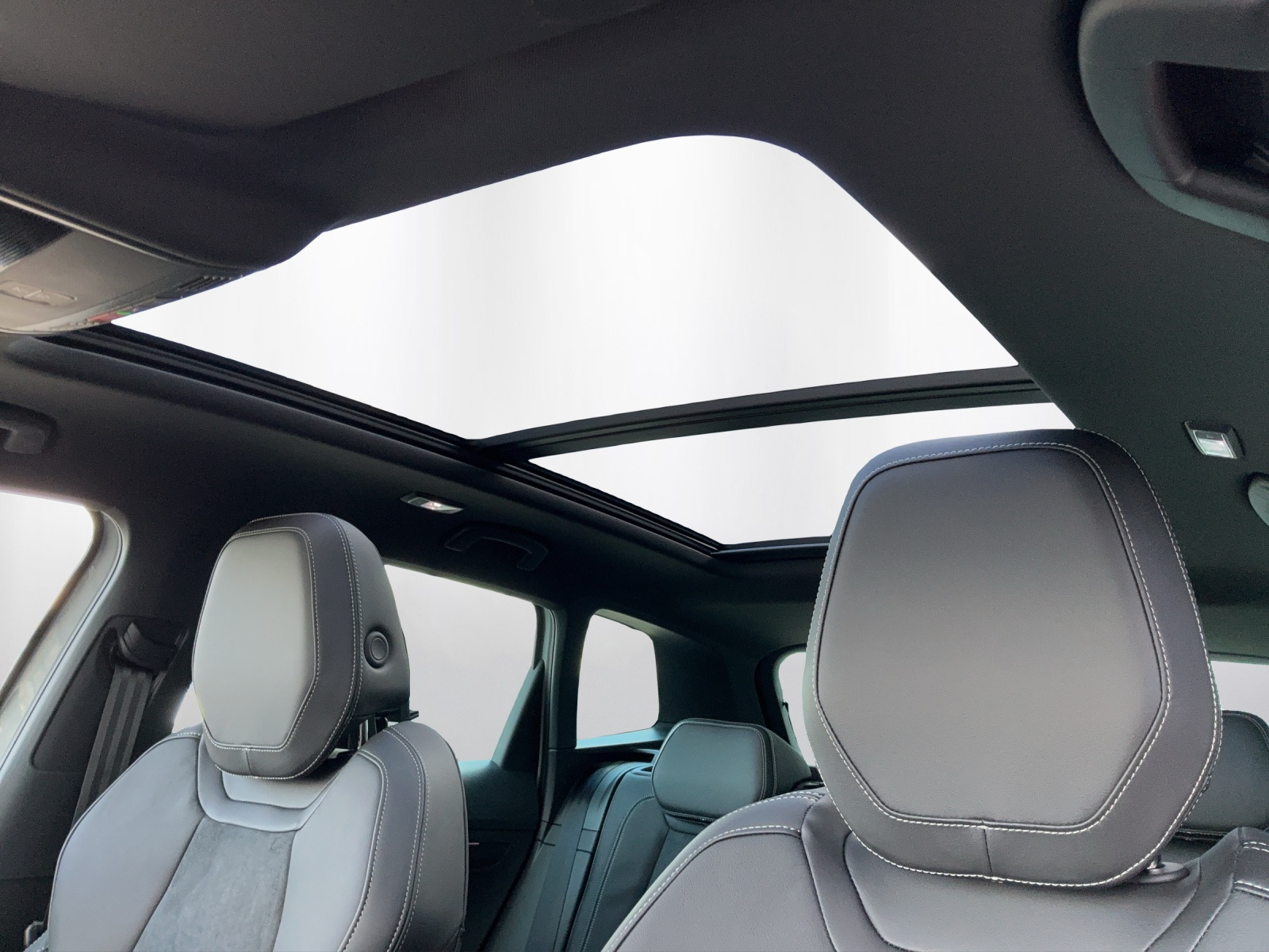 SKODA Karoq 2.0 TSI SportLine 4x4 DSG-image-14