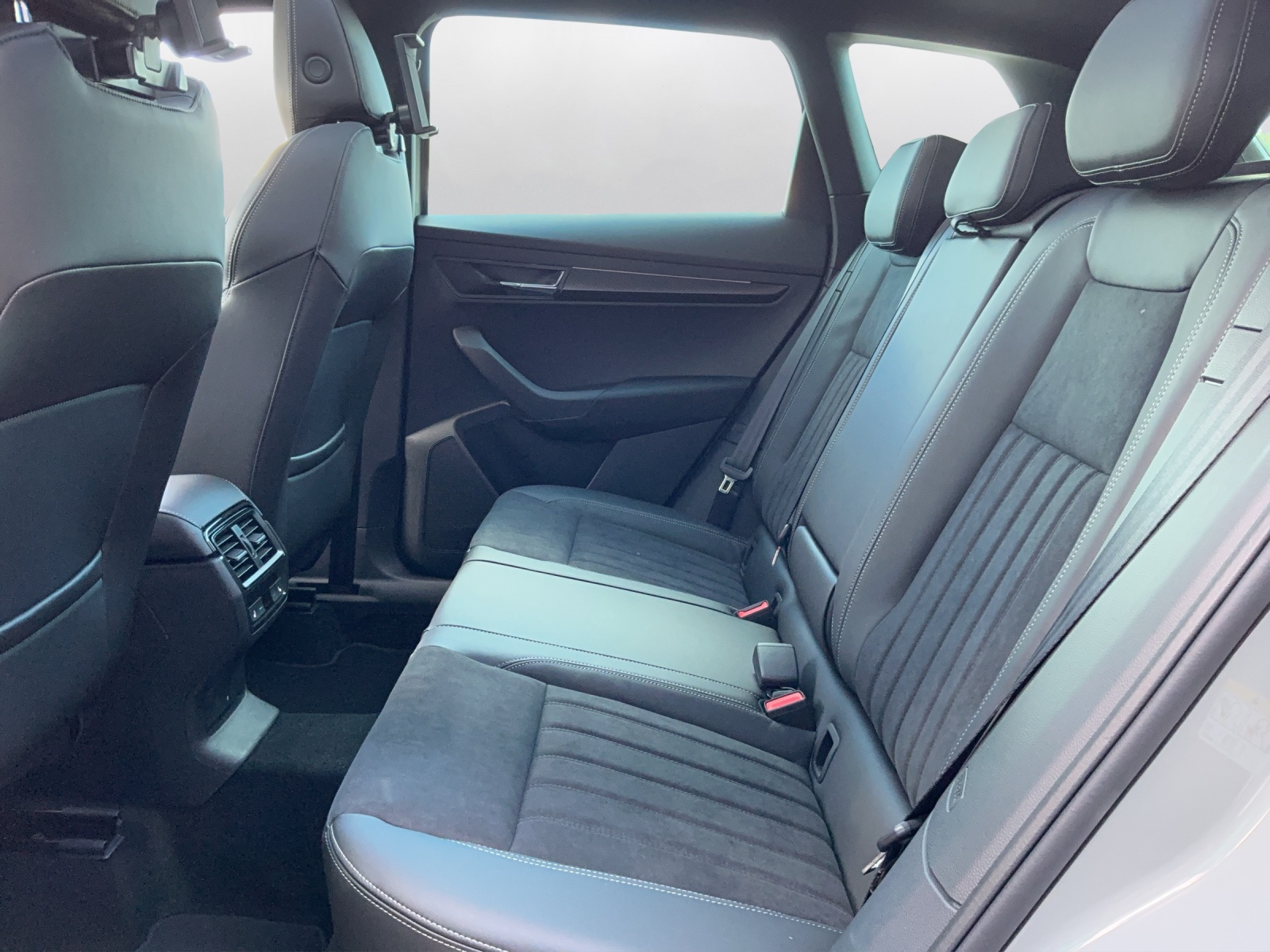 SKODA Karoq 2.0 TSI SportLine 4x4 DSG-image-10