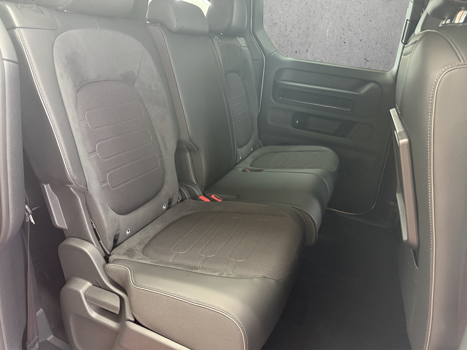 VW ID.Buzz NWB Pro 4 Motion-image-9