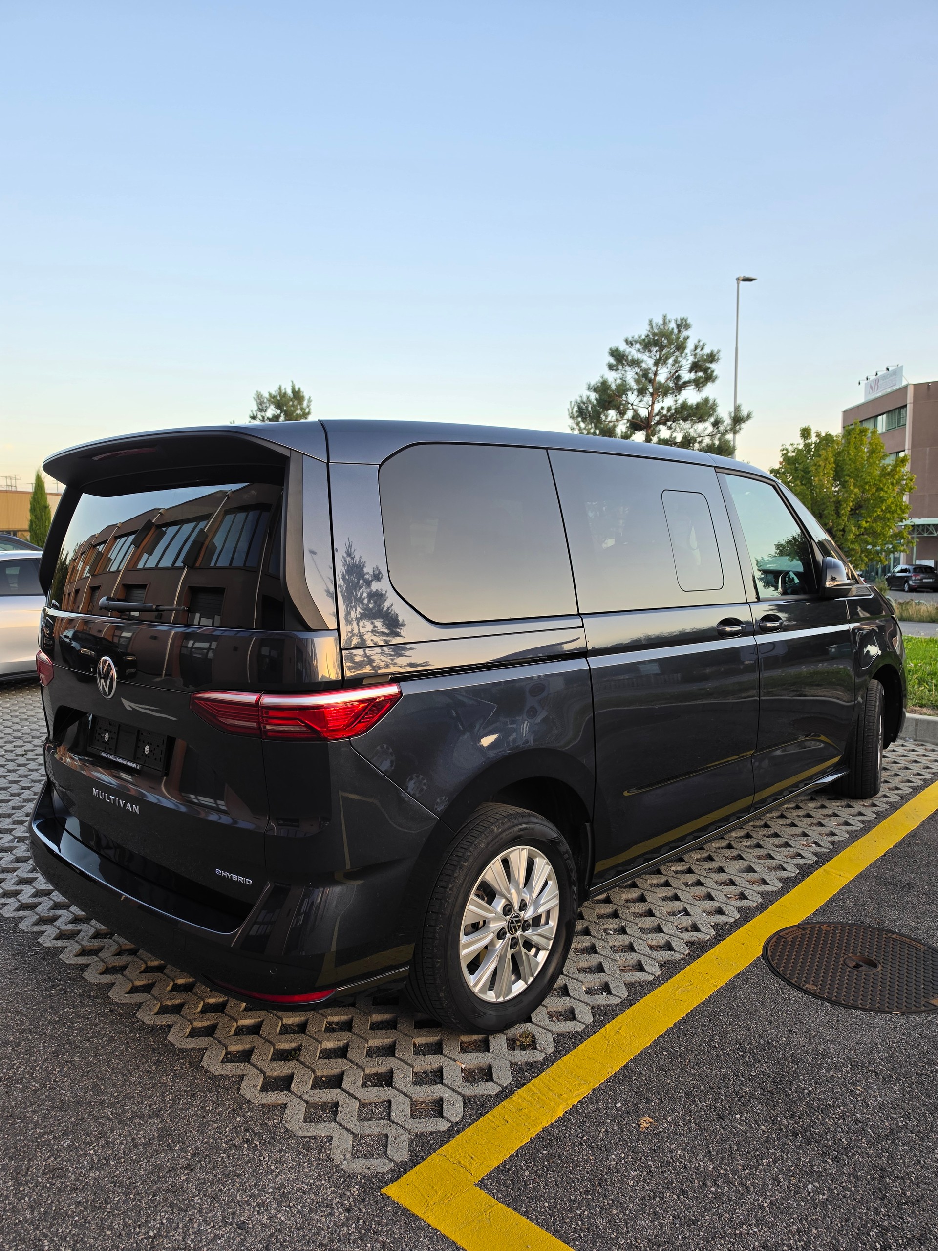 VW Multivan 1.4 eHybrid Style Liberty DSG Lang-image-4