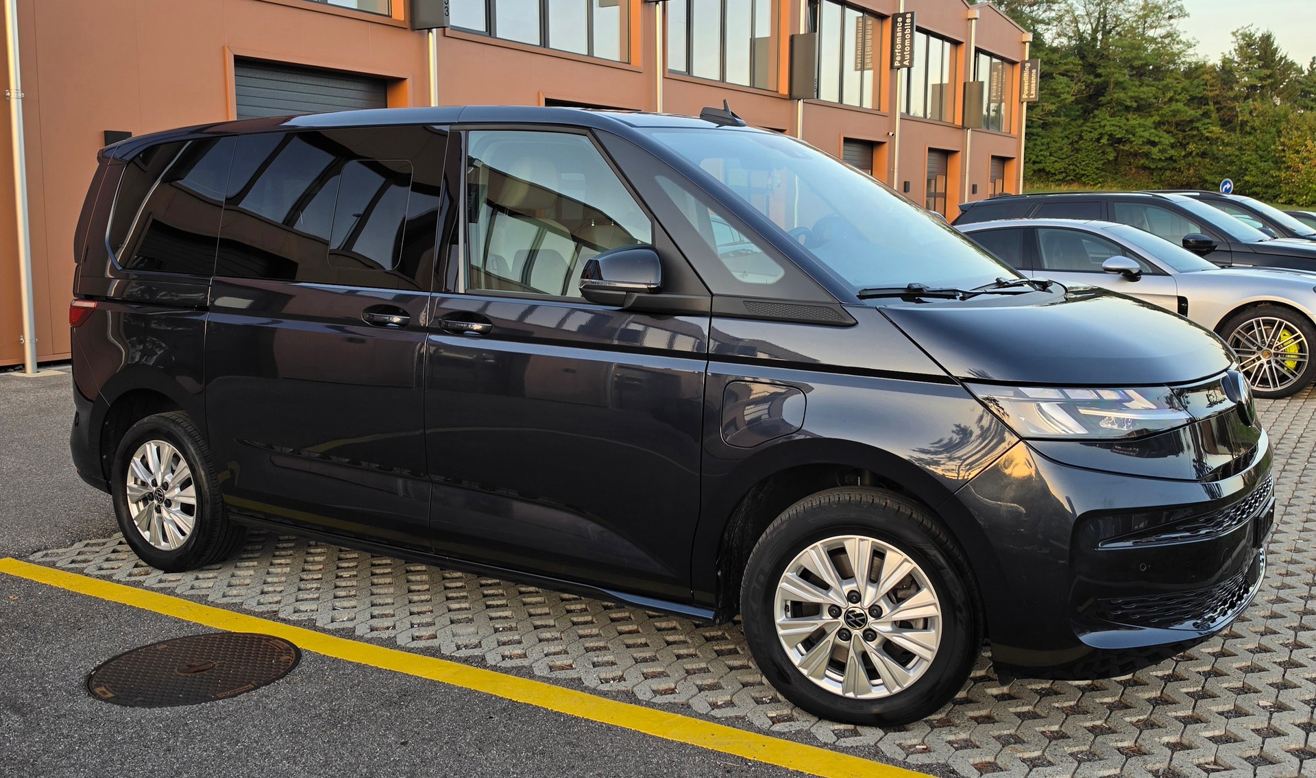 VW Multivan 1.4 eHybrid Style Liberty DSG Lang-image-1