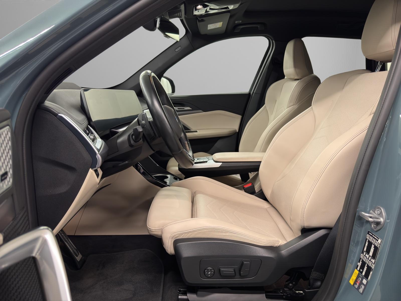 BMW iX1 30 xDrive-image-10