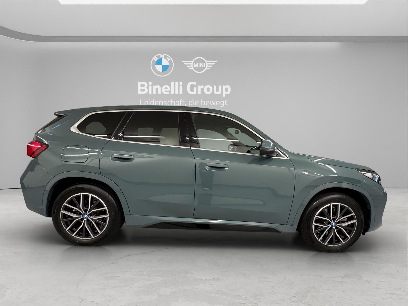 BMW iX1 30 xDrive-image-5