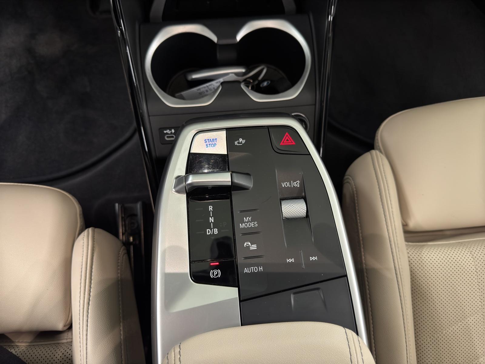 BMW iX1 30 xDrive-image-19
