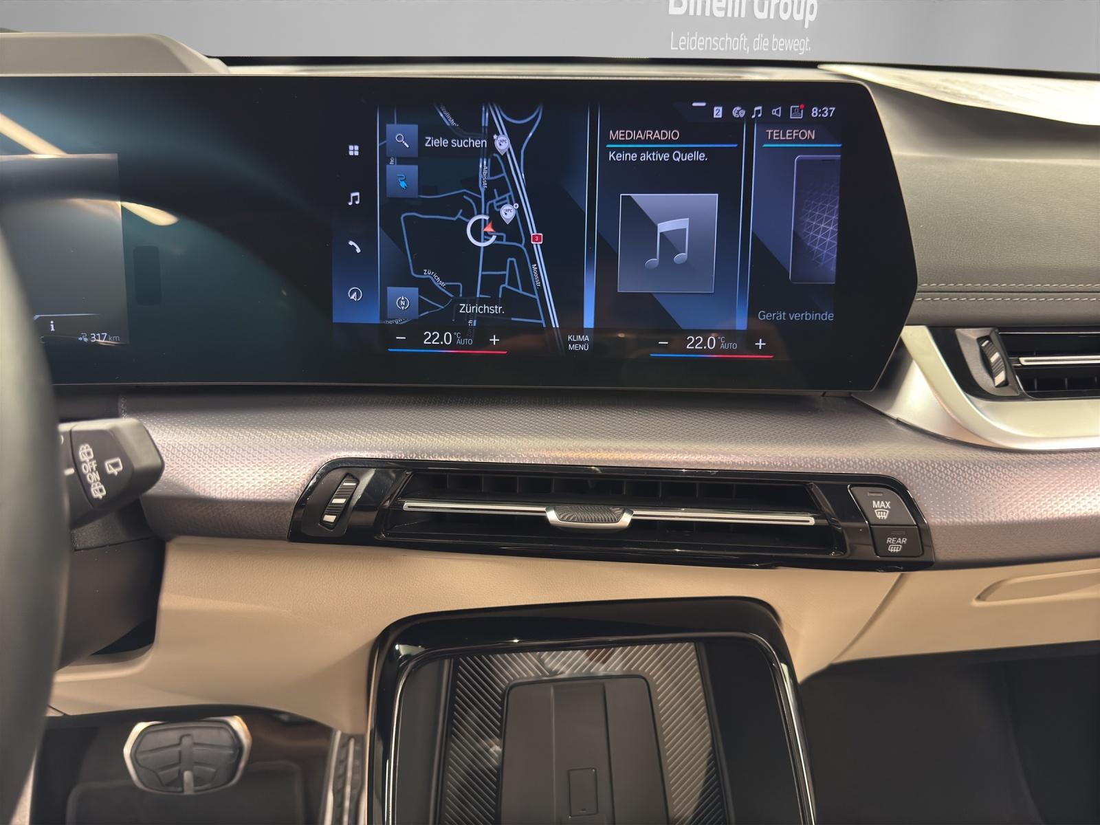 BMW iX1 30 xDrive-image-18