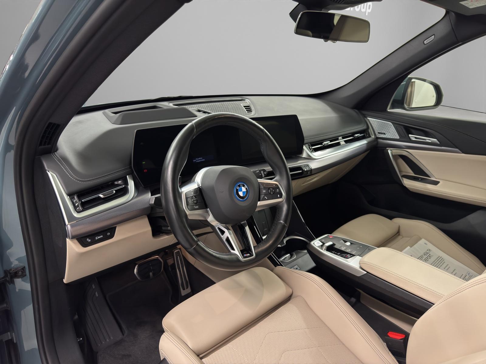 BMW iX1 30 xDrive-image-11