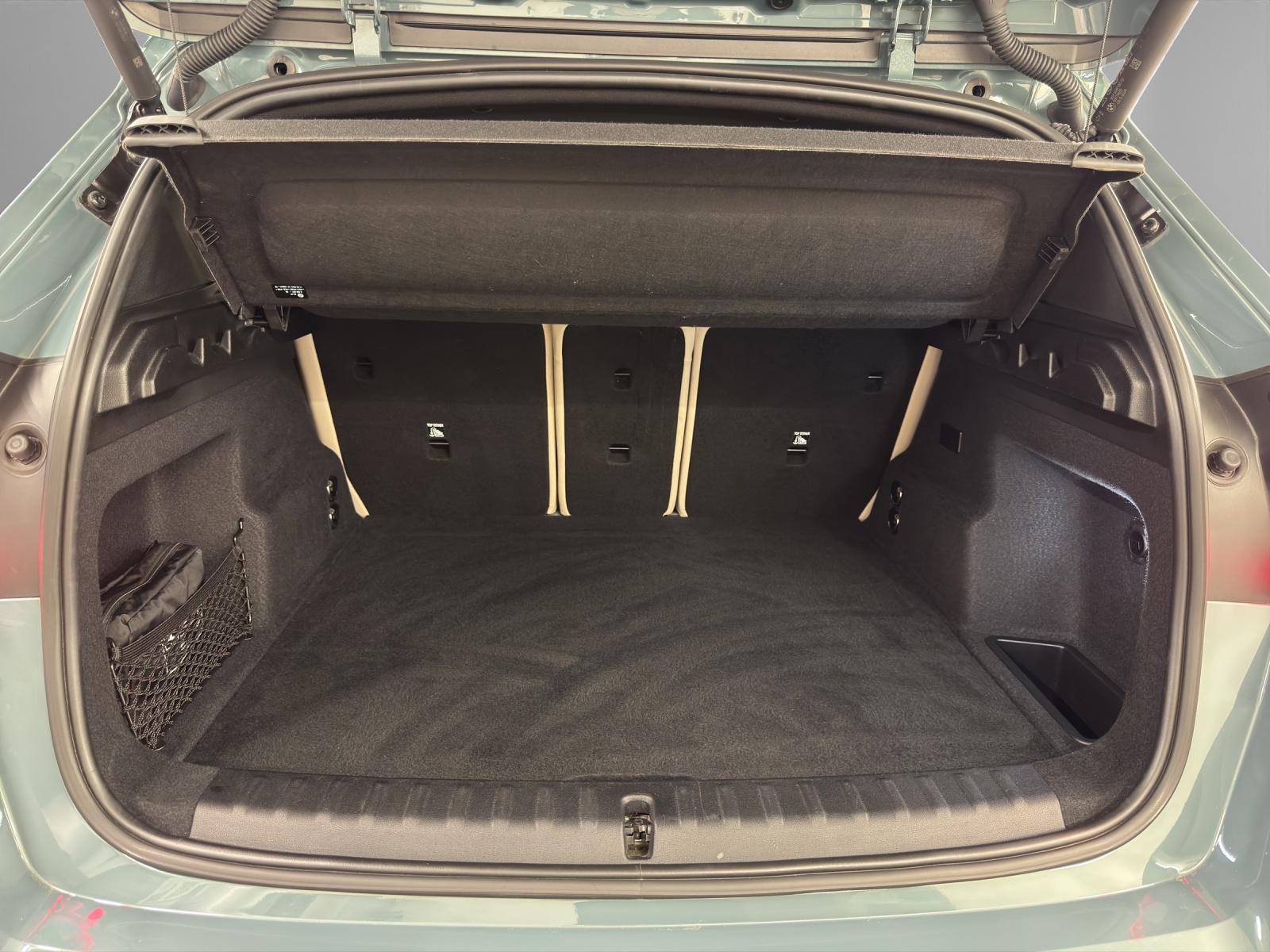 BMW iX1 30 xDrive-image-9