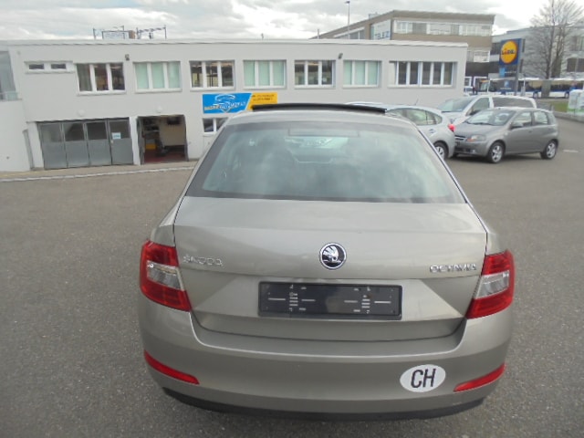 SKODA Octavia 1.6 TDI Ambition DSG-image-15