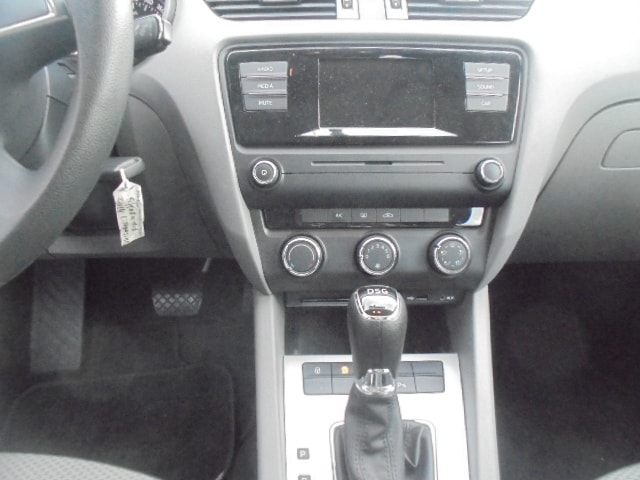 SKODA Octavia 1.6 TDI Ambition DSG-image-5