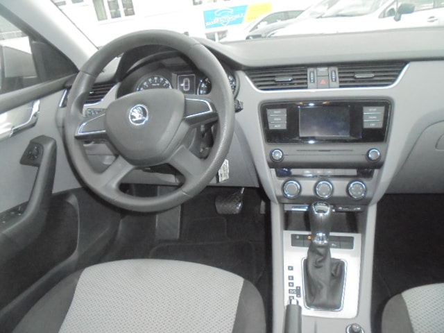 SKODA Octavia 1.6 TDI Ambition DSG-image-4