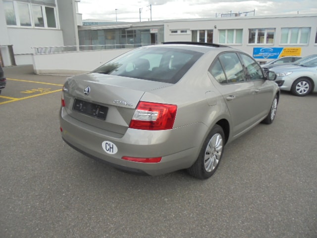 SKODA Octavia 1.6 TDI Ambition DSG-image-1