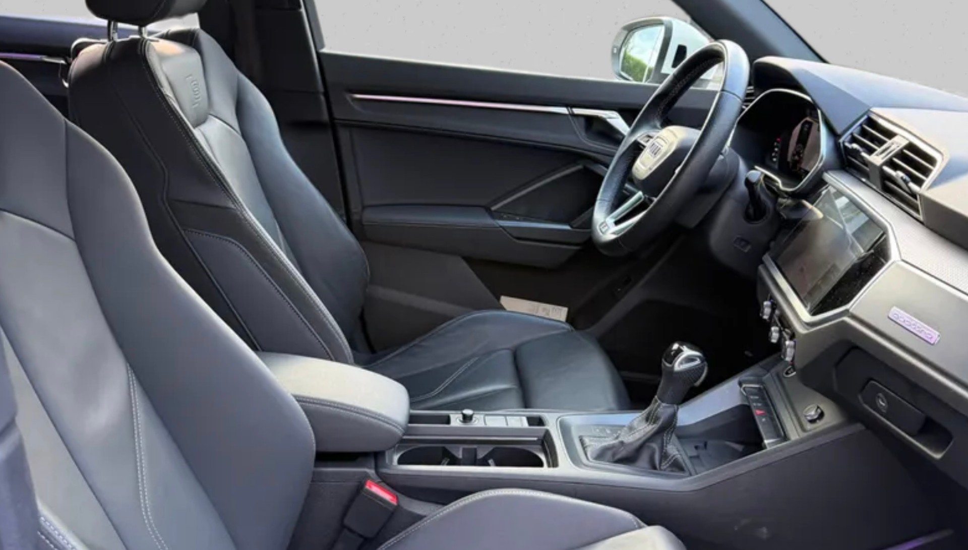 AUDI Q3 40 TFSI quattro S-tronic-image-12