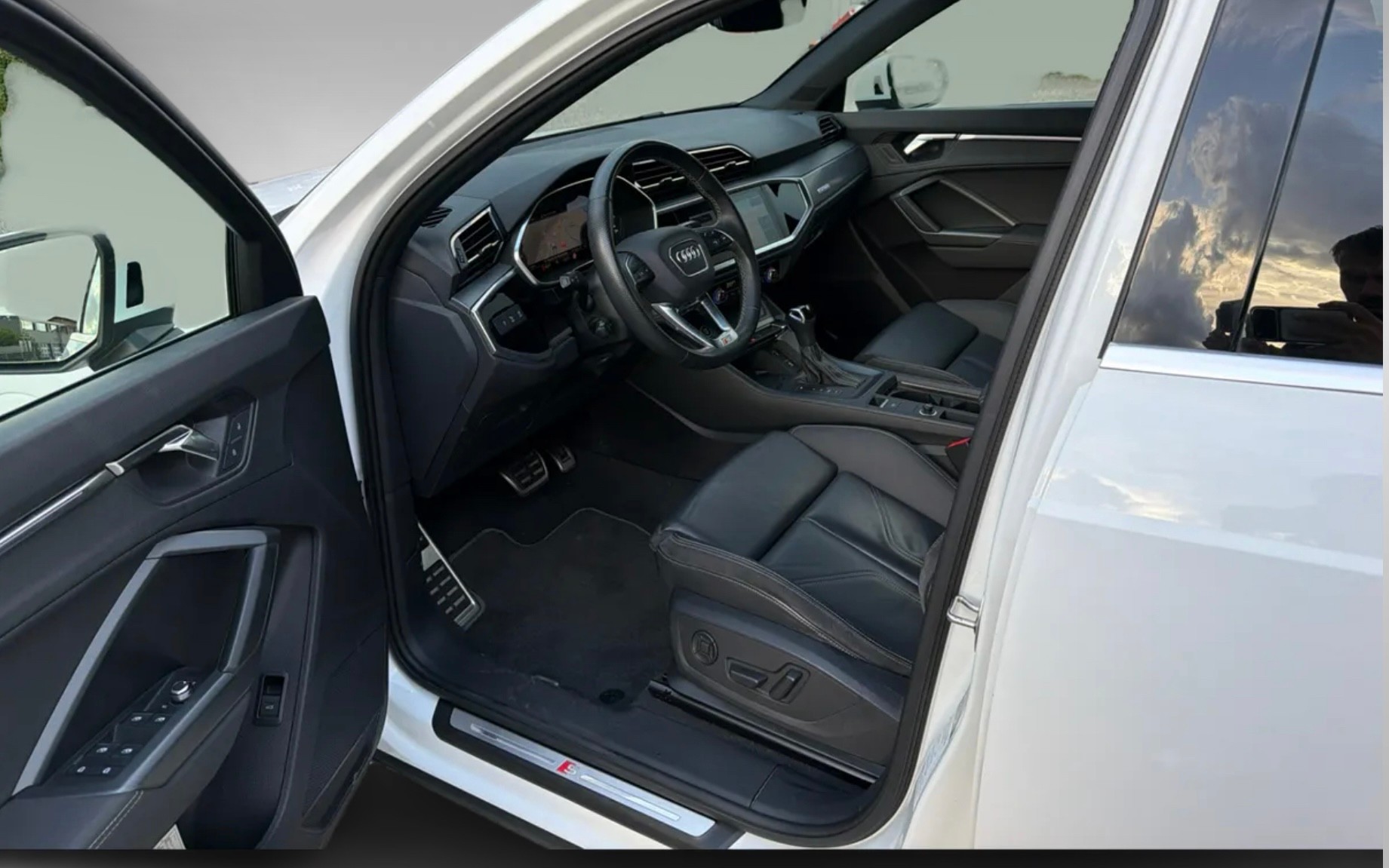 AUDI Q3 40 TFSI quattro S-tronic-image-8