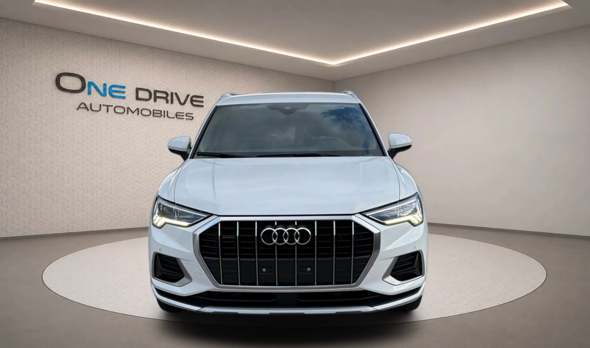 AUDI Q3 40 TFSI quattro S-tronic-image-2