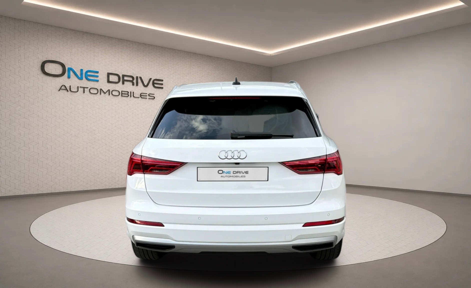 AUDI Q3 40 TFSI quattro S-tronic-image-7