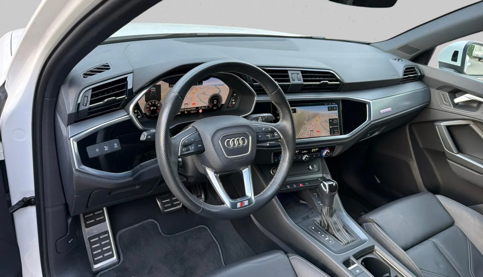 AUDI Q3 40 TFSI quattro S-tronic-image-9