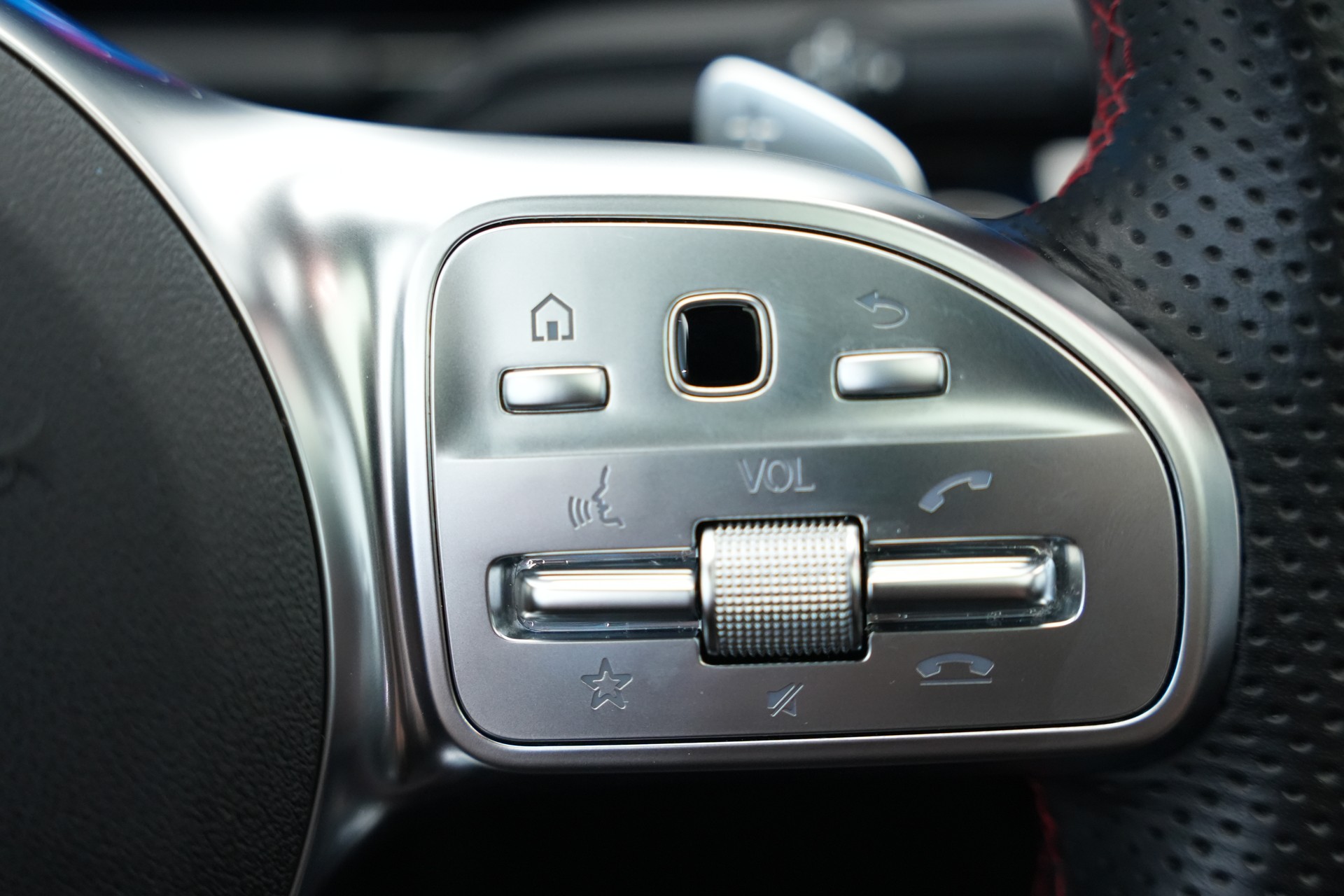 MERCEDES-BENZ GLA 220d 4Matic AMG Line 8G-DCT *AHK* *Panorama*-image-22