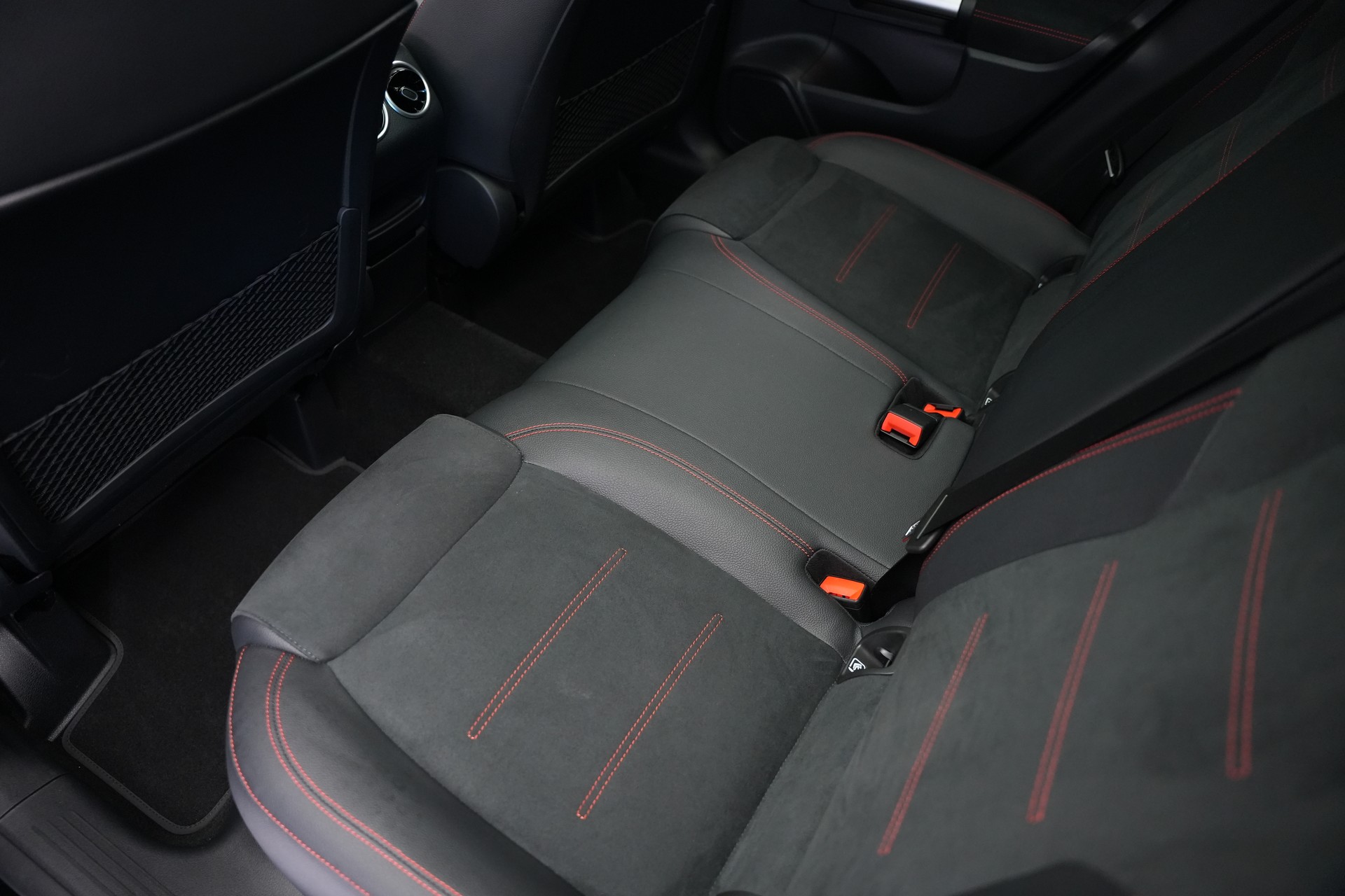 MERCEDES-BENZ GLA 220d 4Matic AMG Line 8G-DCT *AHK* *Panorama*-image-14