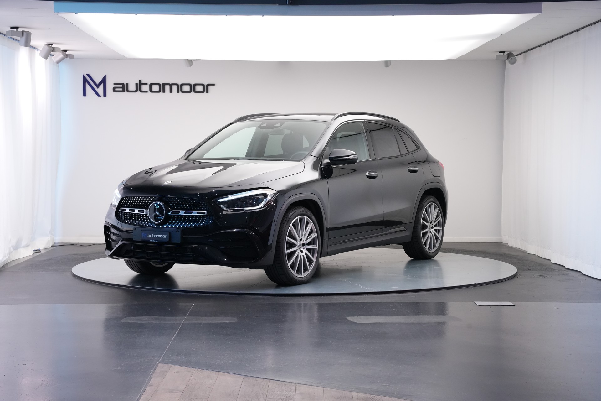 MERCEDES-BENZ GLA 220d 4Matic AMG Line 8G-DCT *AHK* *Panorama*