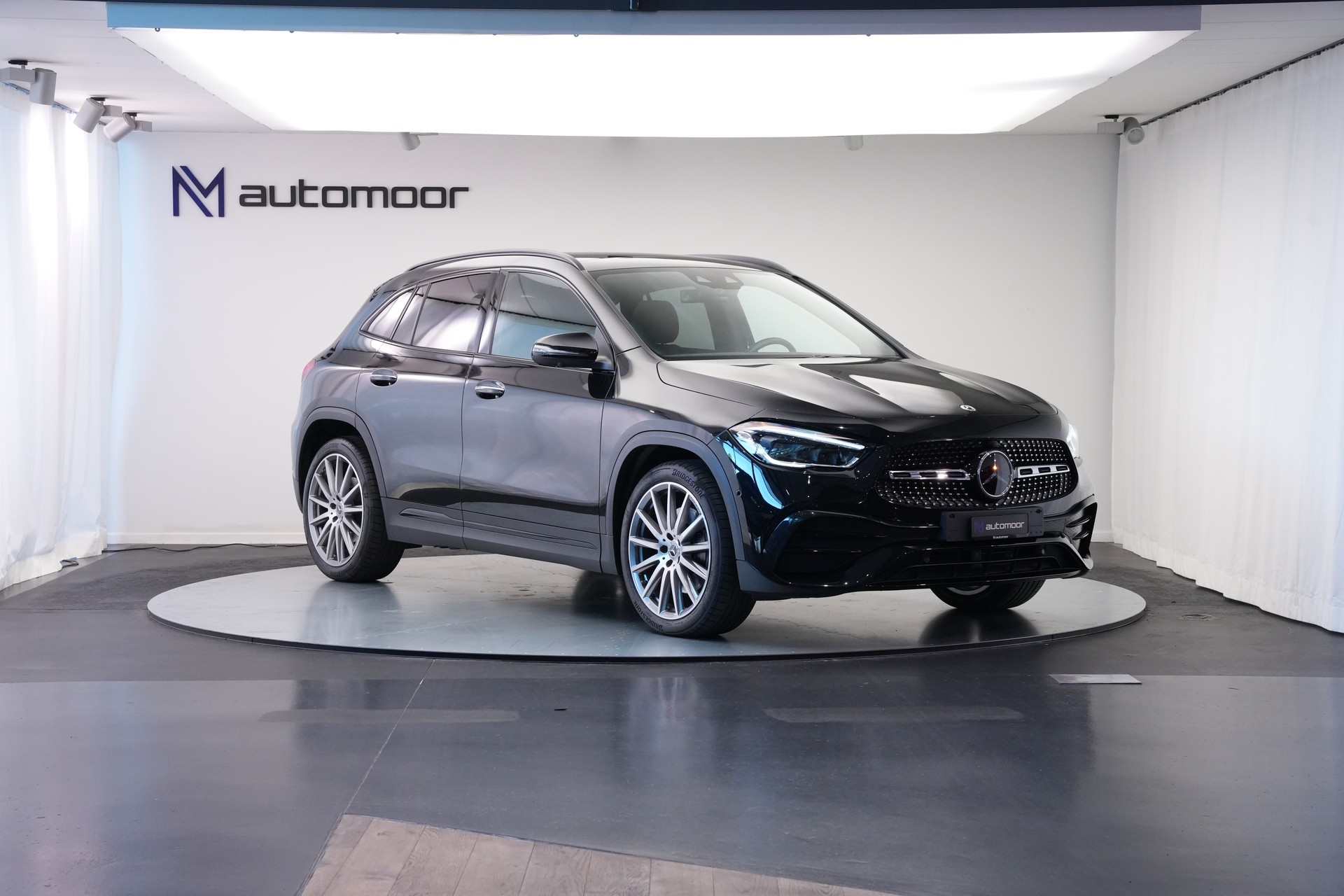 MERCEDES-BENZ GLA 220d 4Matic AMG Line 8G-DCT *AHK* *Panorama*-showroom-element-2