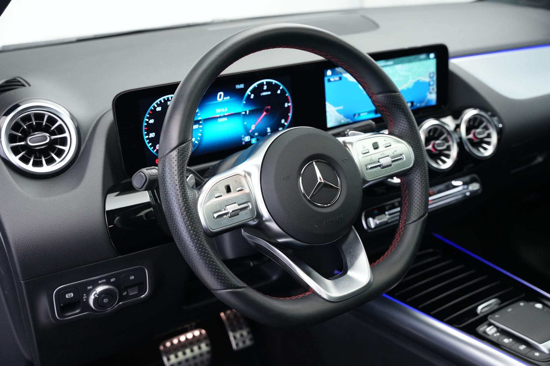 MERCEDES-BENZ GLA 220d 4Matic AMG Line 8G-DCT *AHK* *Panorama*-image-20