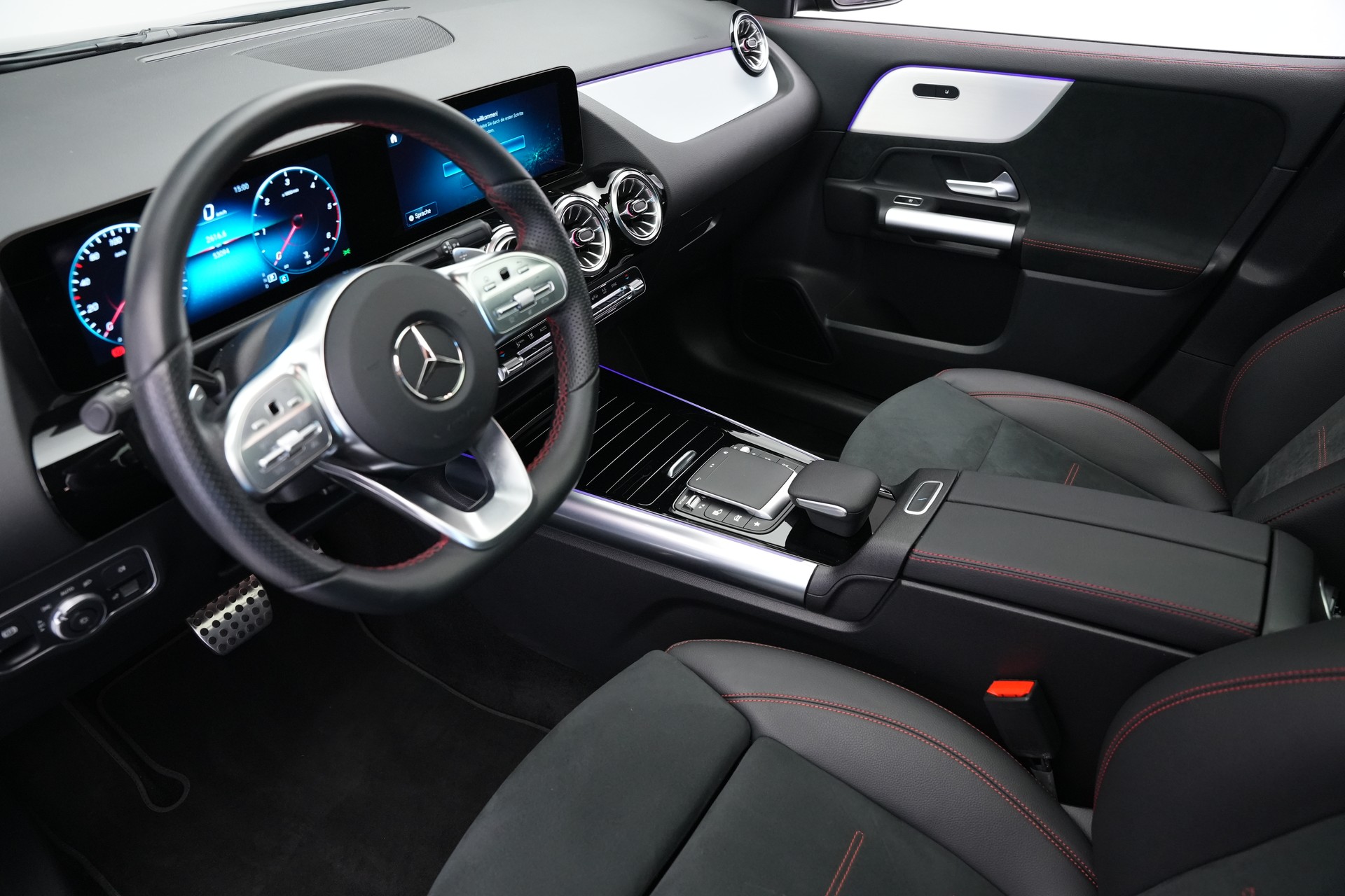 MERCEDES-BENZ GLA 220d 4Matic AMG Line 8G-DCT *AHK* *Panorama*-image-10