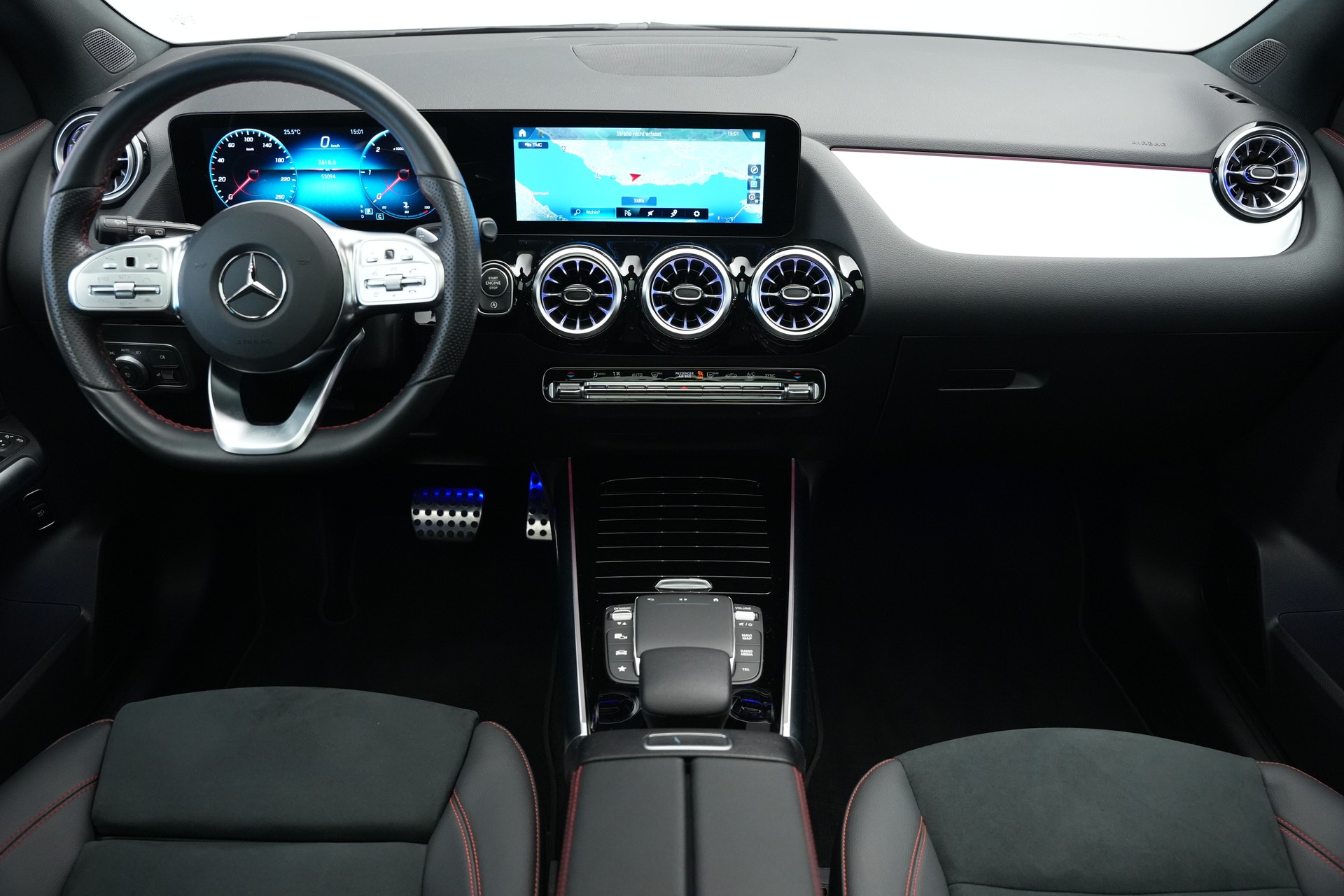 MERCEDES-BENZ GLA 220d 4Matic AMG Line 8G-DCT *AHK* *Panorama*-image-9