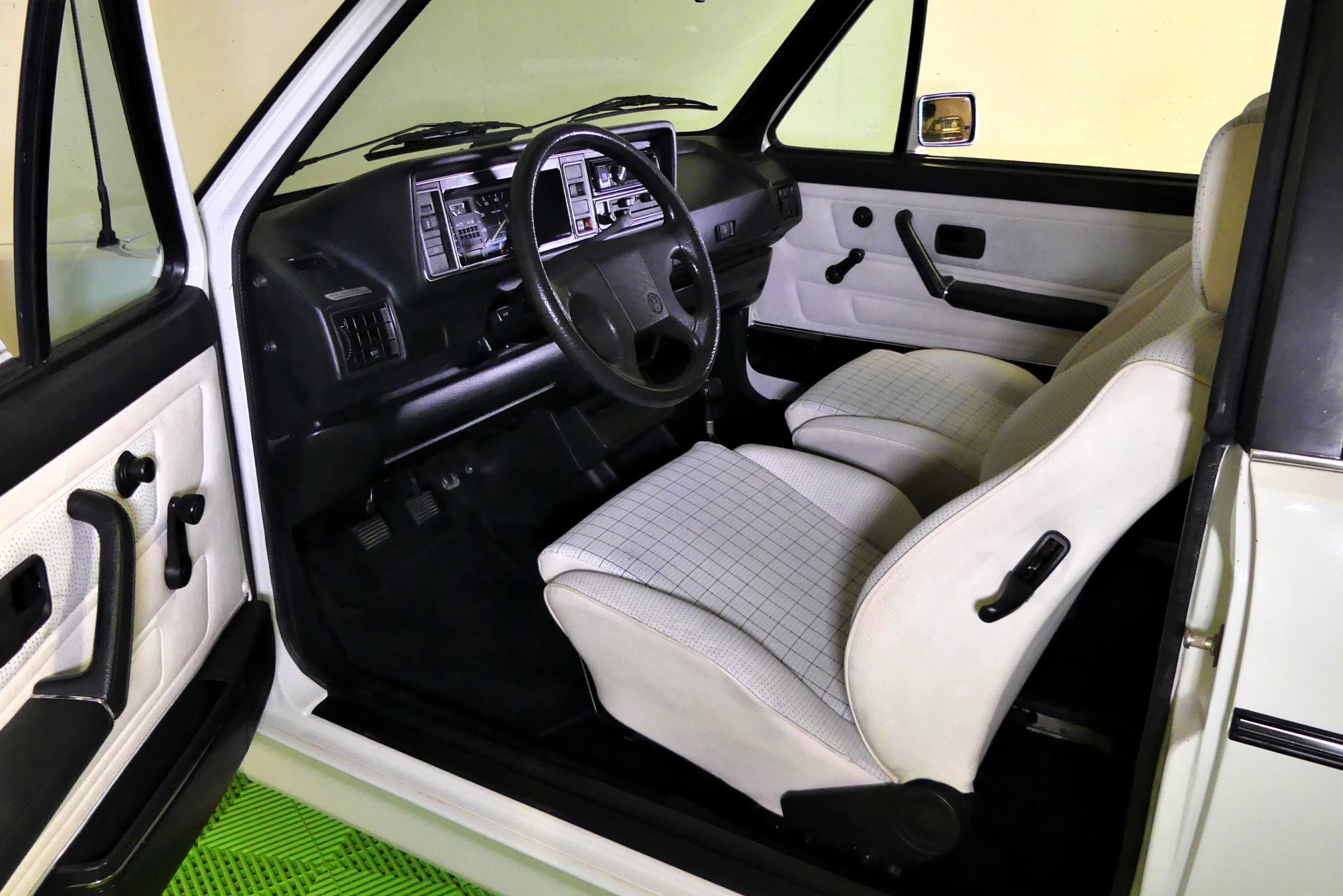 VW Golf Cabriolet 1800 GL Quartett/Special/White-image-12
